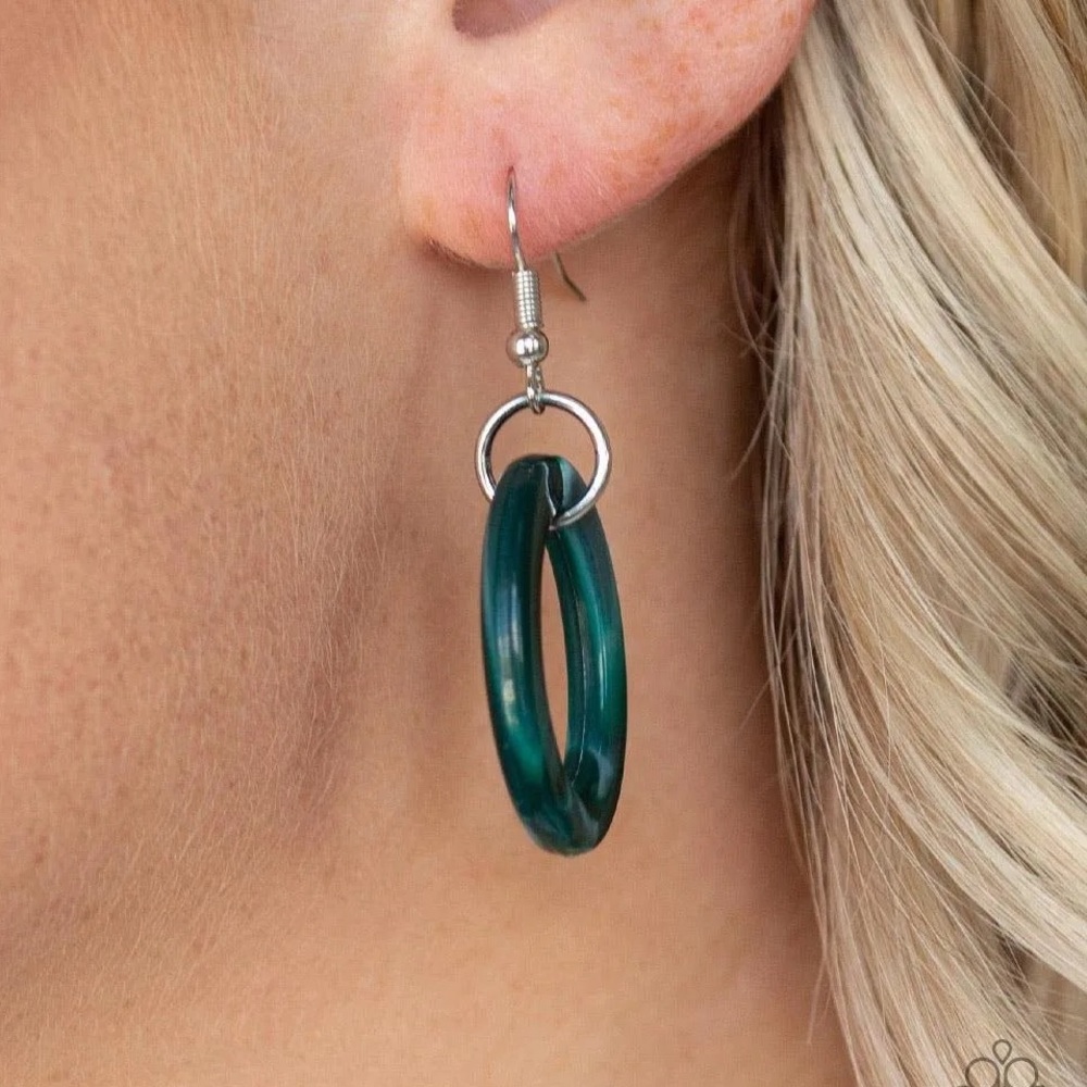 Comin In HAUTE - Green Paparazzi Link Necklace & Earrings Set - Picture 2 of 2